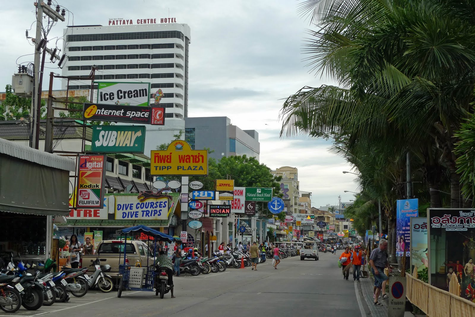 Паттайя центр города. Таиланд Паттайя Джомтьен. Улица Джомтьен Паттайя. Улица Уокинг-стрит в Паттайе. Таиланд Паттайя Бич роад.